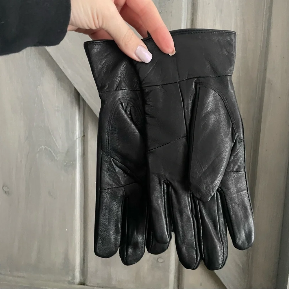 Women’s genuine leather black gloves bow detail‎ size M/L